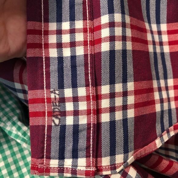 Vineyard Vines Collegiate Fit button down shirt. - Picture 5 of 6